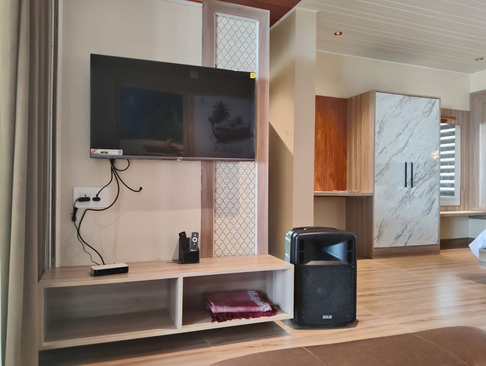 Upper Grand Suite — TV & Entertainment Lounge